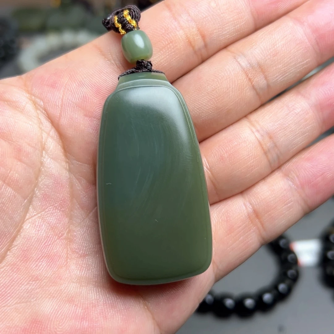 手链未镶嵌和田玉小****?沙枣青无事牌