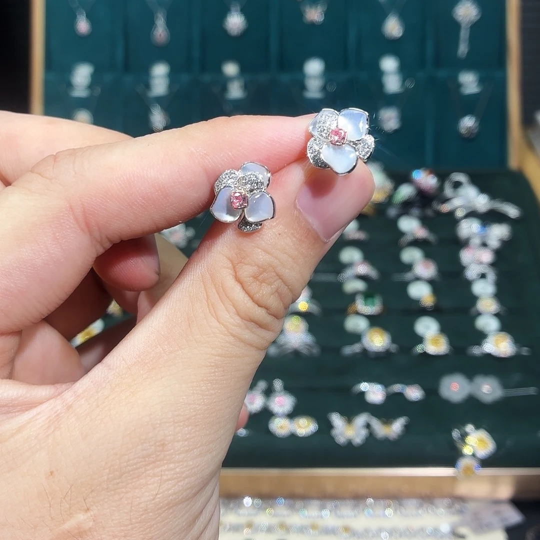耳饰18K金镶嵌钻石