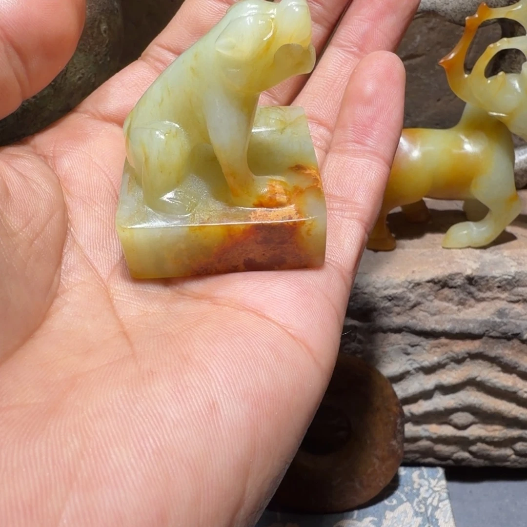金***灿和田玉（糖玉）未镶嵌颈饰