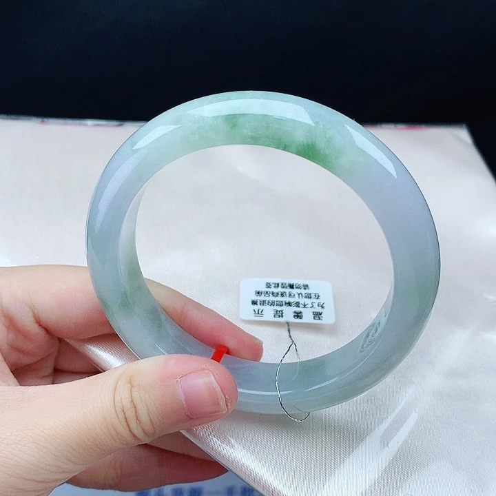 翡翠手镯未镶嵌57圈