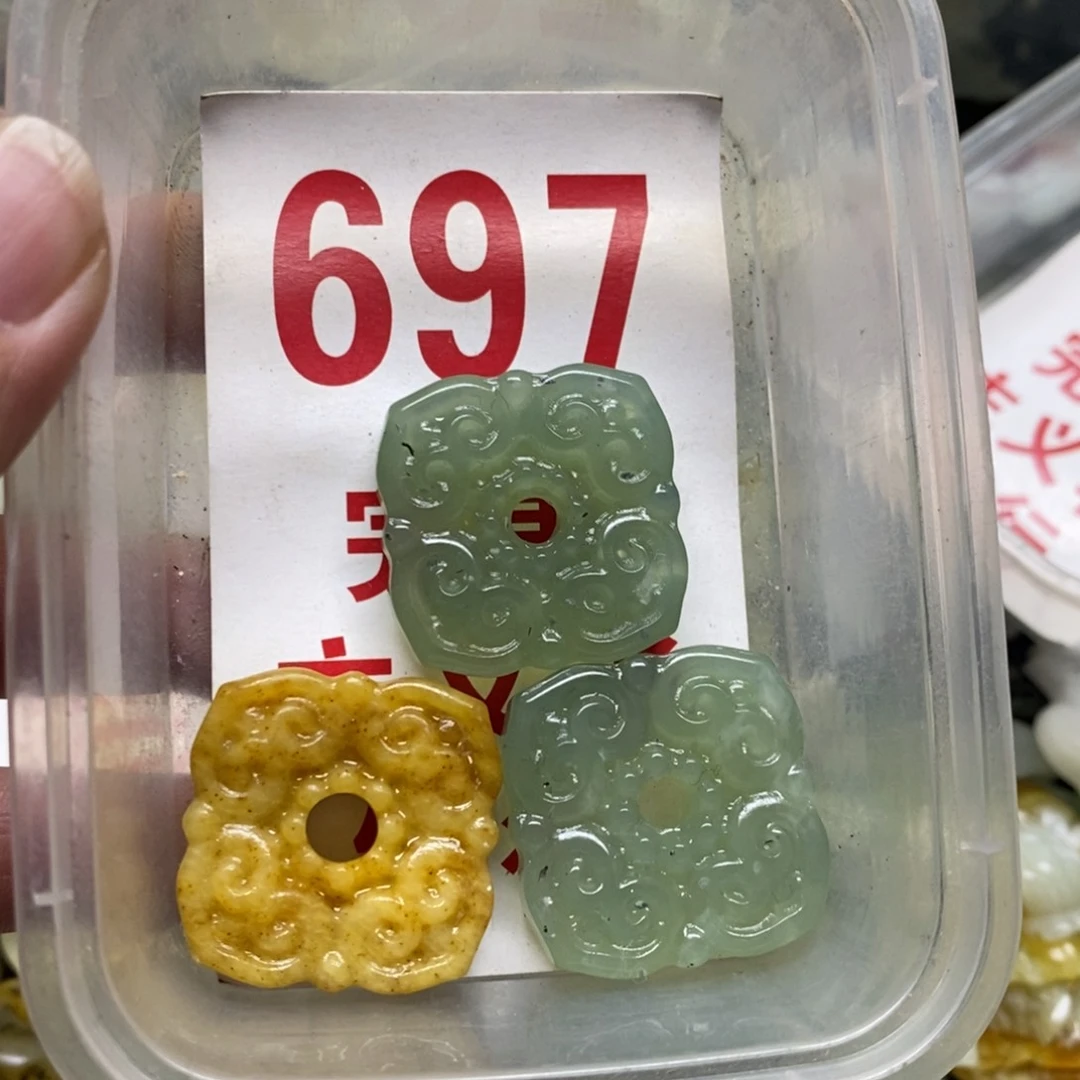 蛇纹石玉挂坠未镶嵌