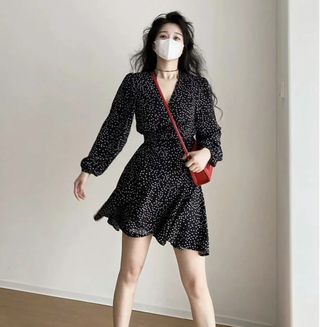 Dzz•法式复古波点小黑裙V领连衣裙赫本风系腰带收腰裙子