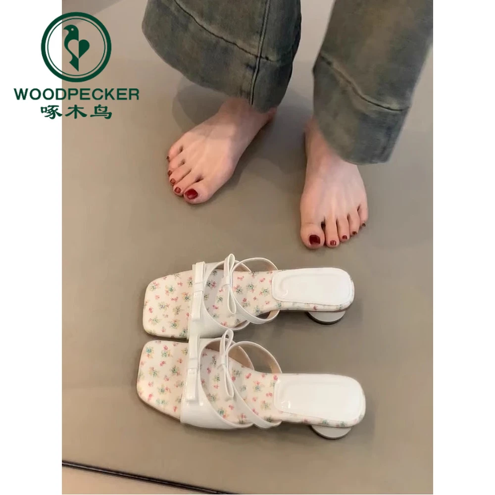 啄木鸟法式温柔气质一字带蝴蝶结凉鞋女2025年小碎花方头露趾凉拖