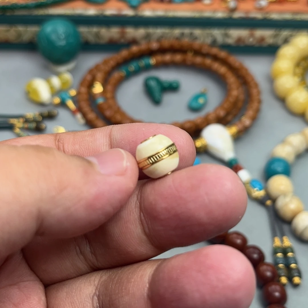 未镶嵌琥珀珠宝奇石17