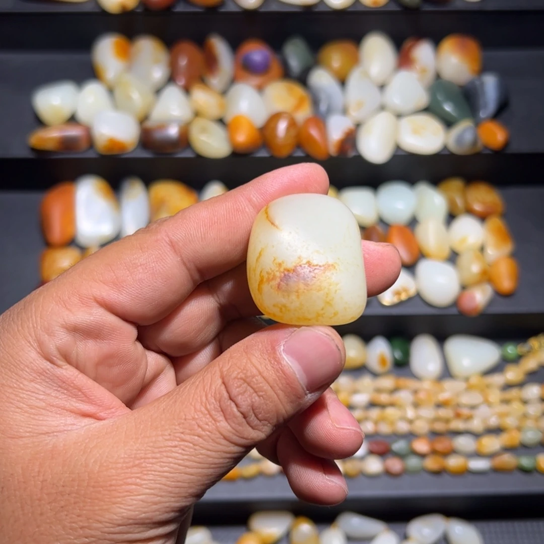 和田玉未镶嵌颈饰32.6克