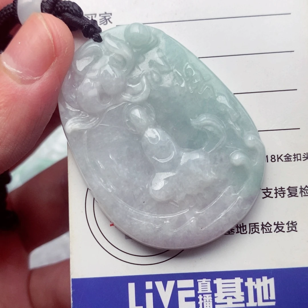 翡翠挂件未镶嵌翡翠