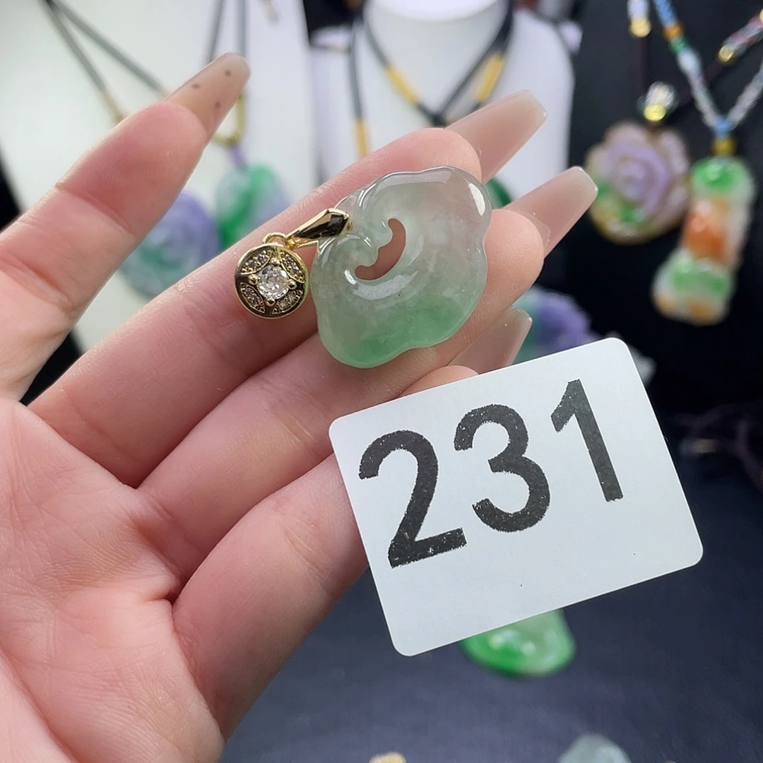 翡翠未镶嵌吊坠(赠链)