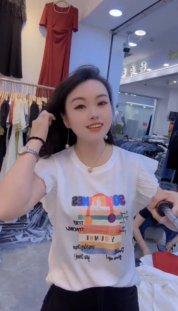 兰兰家印花直筒型圆领短袖卡通动漫T恤百搭女士气质时尚