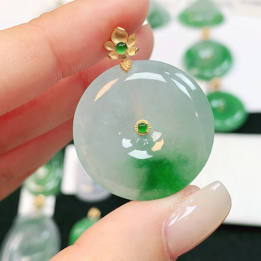 翡翠18K金镶嵌颈饰