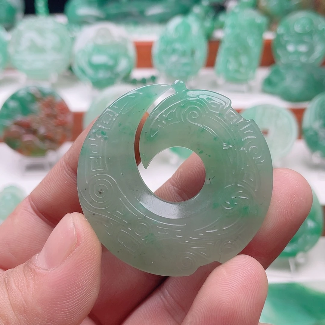 颈饰未镶嵌石英质玉