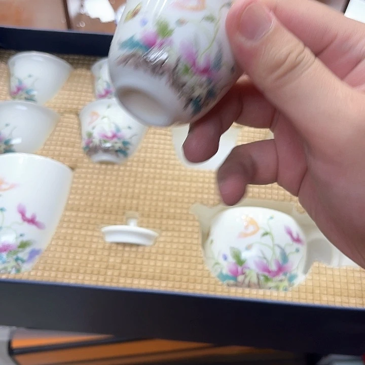孤品茶具套装等。