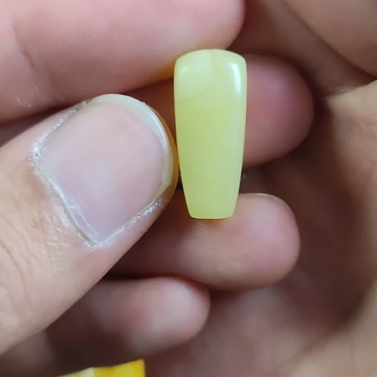 蜜蜡未镶嵌裸石8-9mm三通