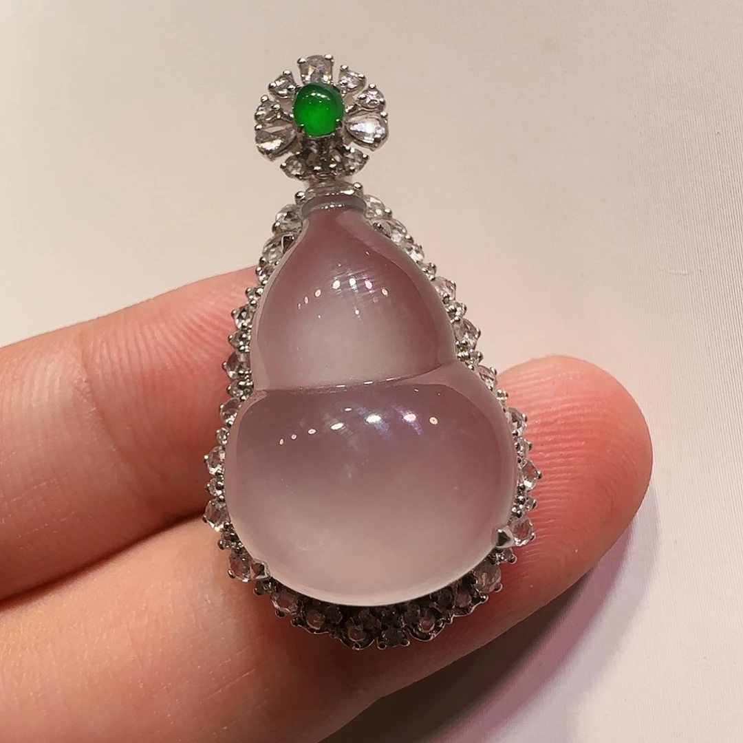 翡翠18K金镶嵌颈饰吊坠