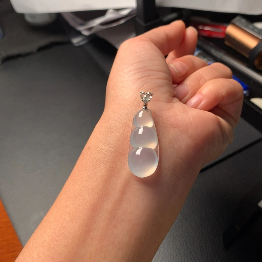 翡翠吊坠(赠链)18K金镶嵌天然翡翠胶豆子