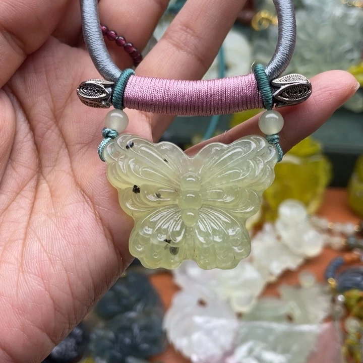 未镶嵌蛇纹石玉吊坠