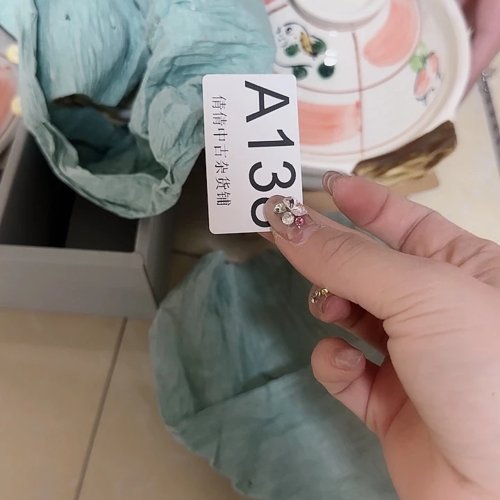 三*?倩倩海外陶瓷工艺品