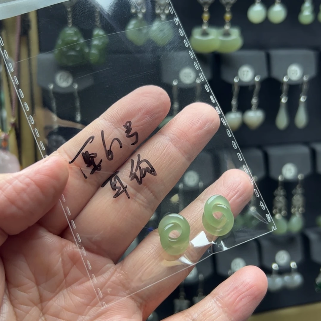 丹***光和田玉银S925镶嵌耳饰