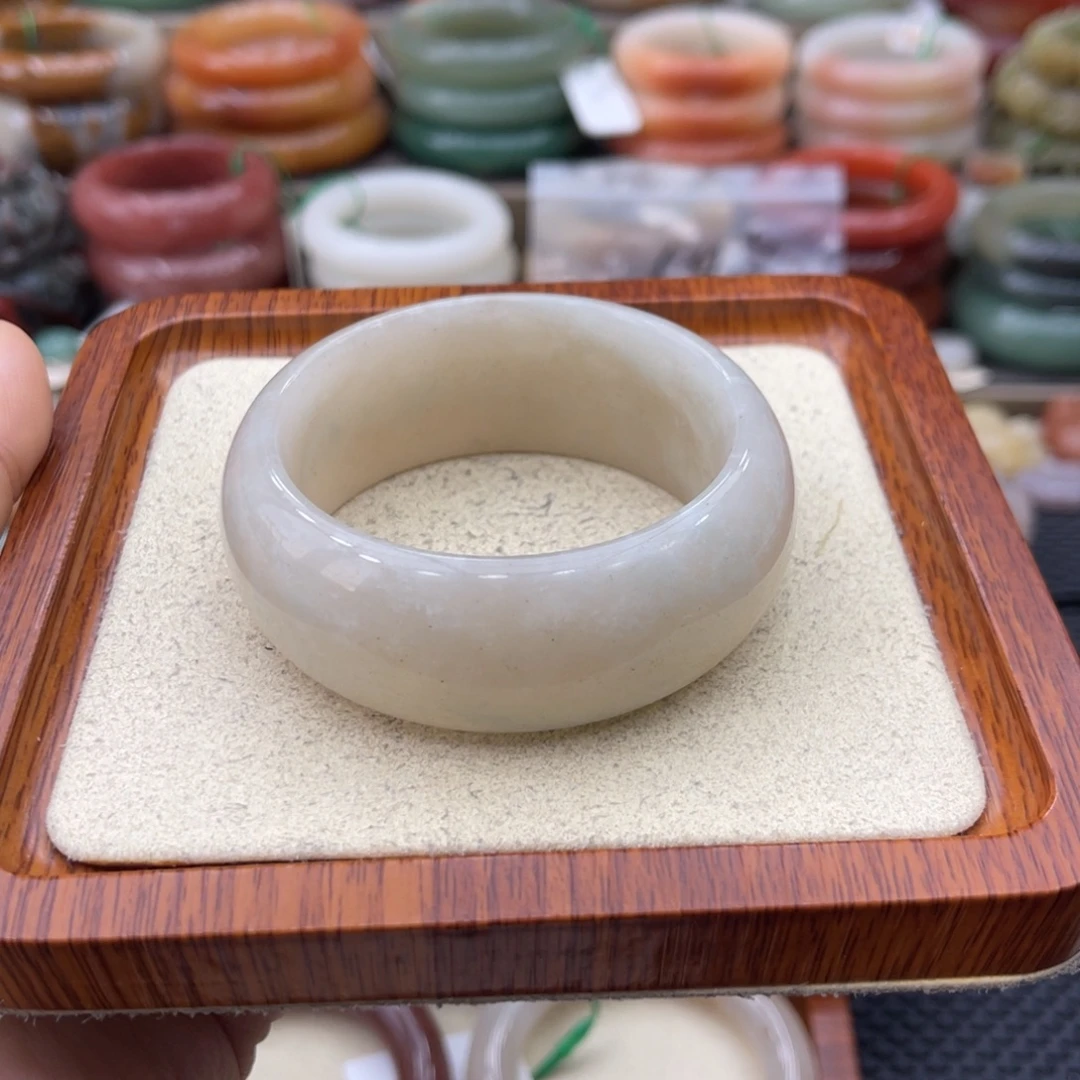 石英质玉未镶嵌手镯