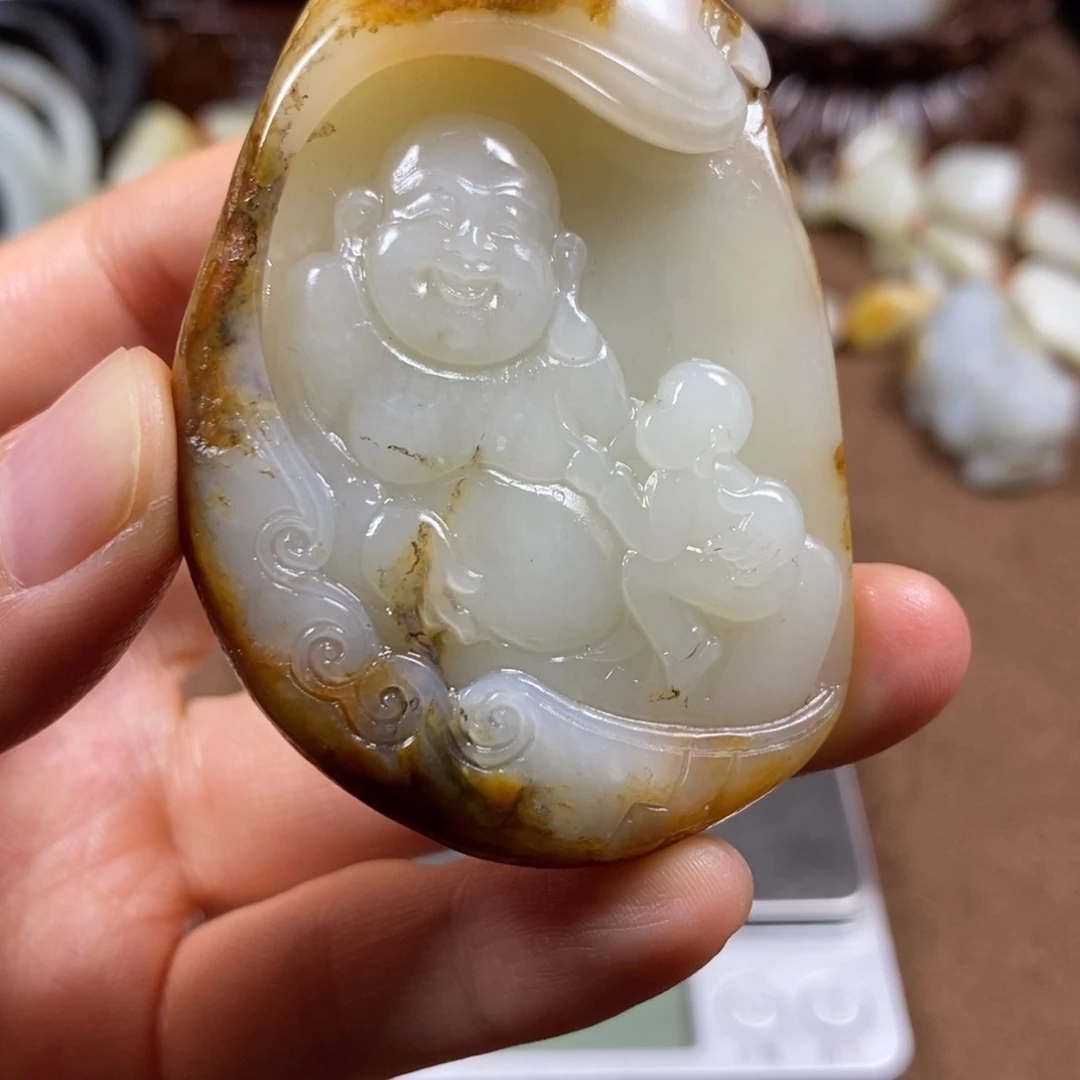 和田玉未镶嵌把件