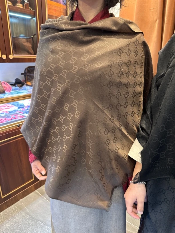 高端女款围巾时尚