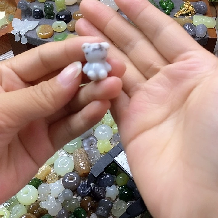 未镶嵌和田玉挂件熊