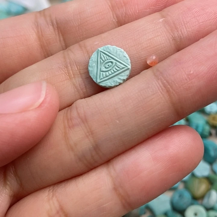 南红玛瑙未镶嵌珠宝奇石
