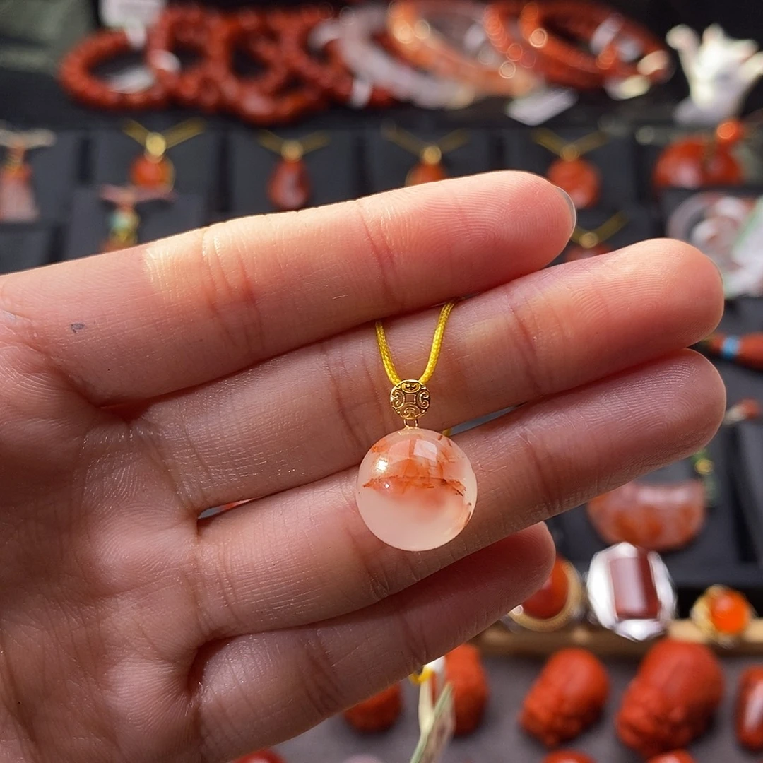 南红玛瑙18K金镶嵌四川凉山冰飘吊坠12.3mm