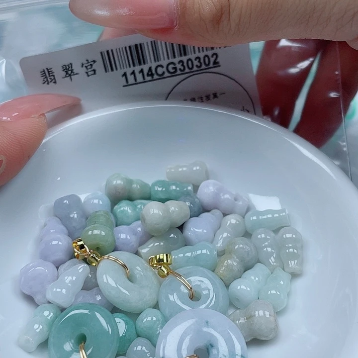 y***叶翡翠未镶嵌吊坠(不含链)