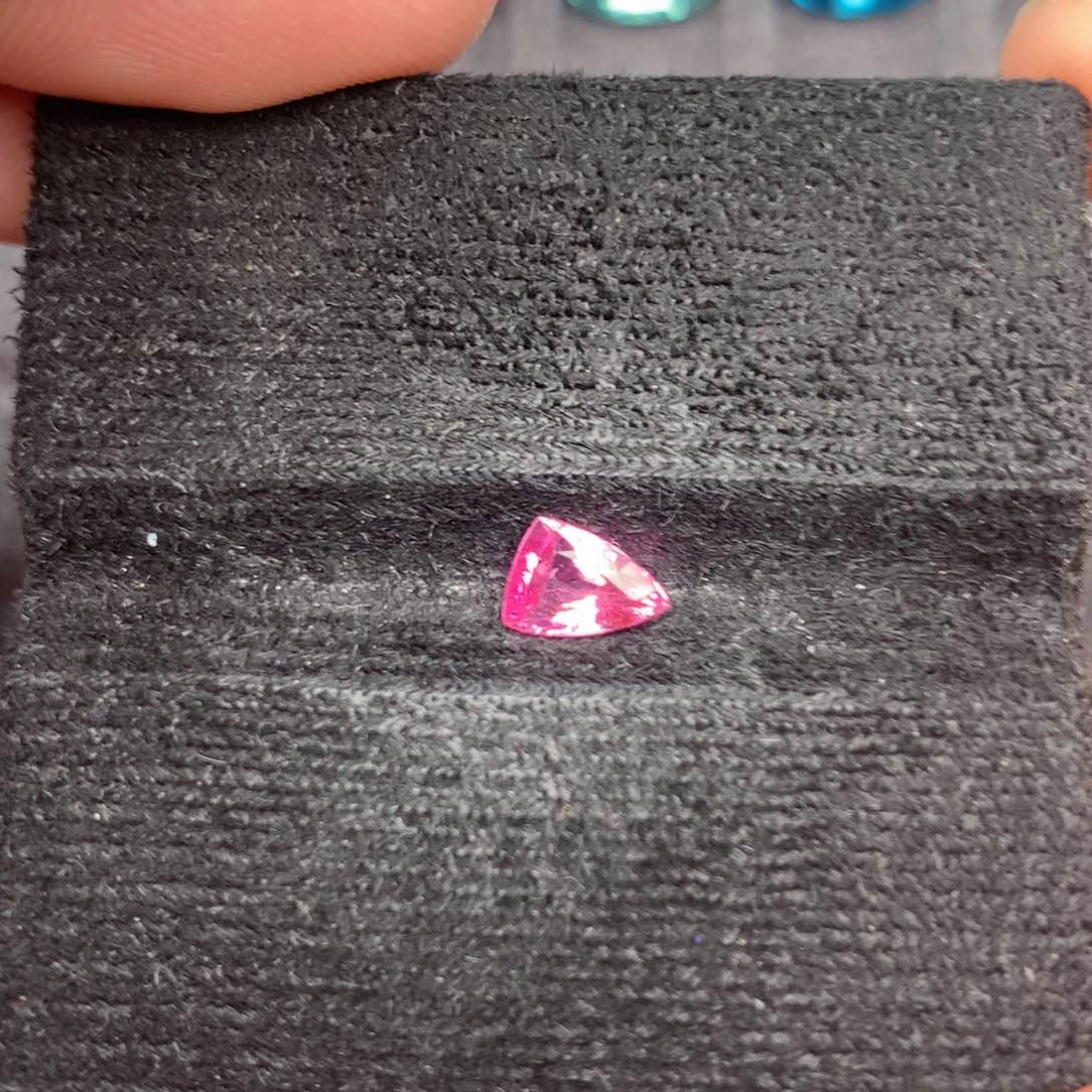 尖晶石裸石未镶嵌莲花色马亨盖1.13ct