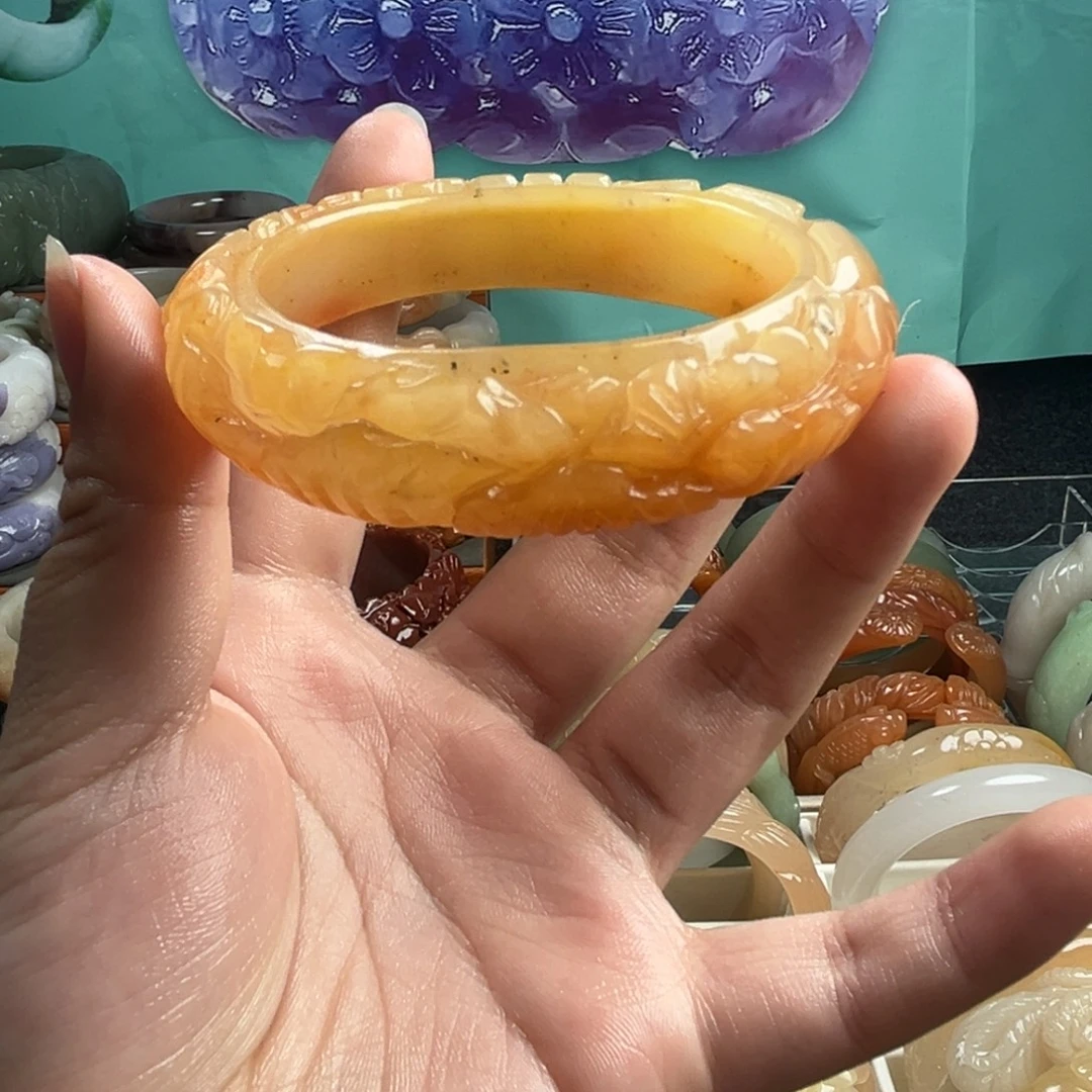 石英质玉未镶嵌雕花手镯