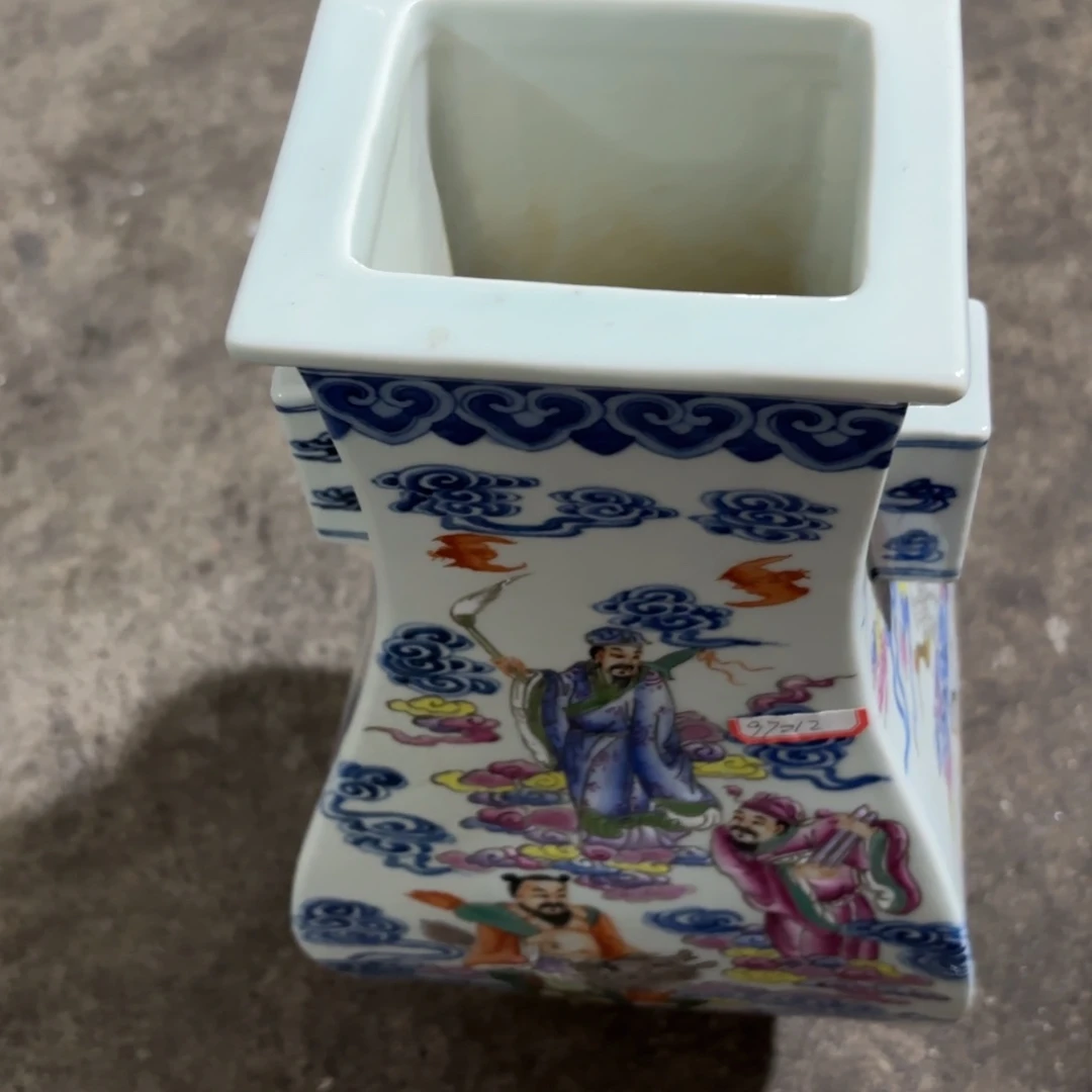 王***8瓷摆件现代工艺比较