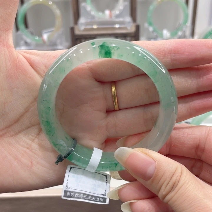 未镶嵌手镯石英质玉（非洲翠）