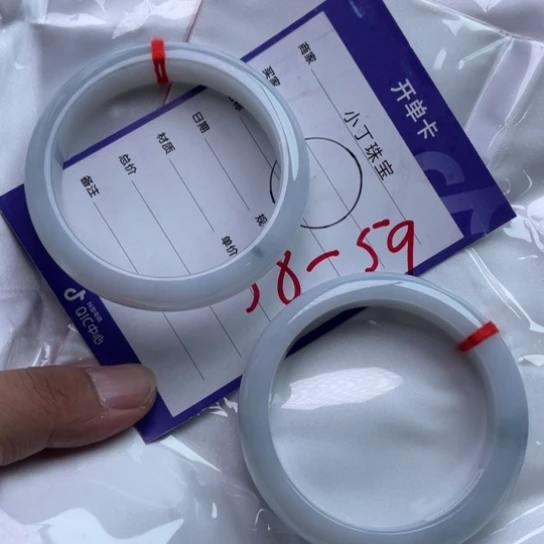 翡翠挂件未镶嵌手镯