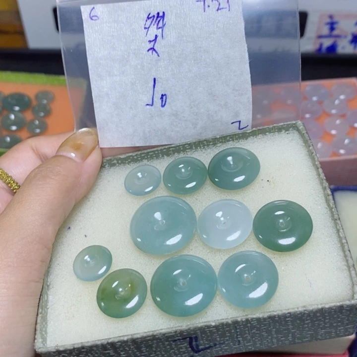 桀***驯定制翡翠未镶嵌不退
