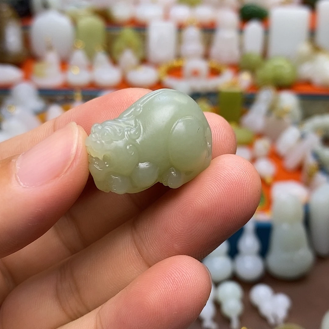 和田玉未镶嵌颈饰和田玉且末蓝貔貅（多样性发货）