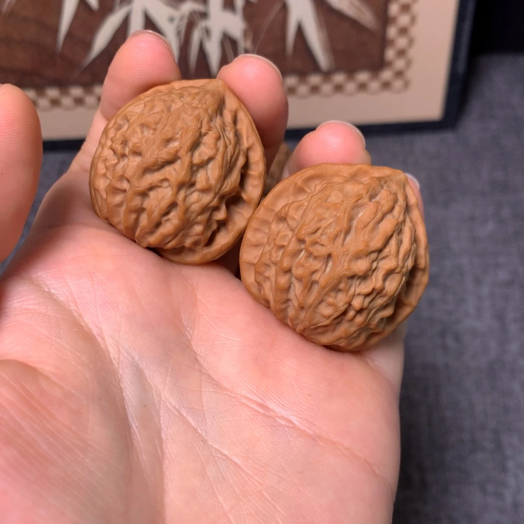 文玩核桃吊坠金牛