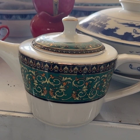 陶瓷茶壶一个陶瓷