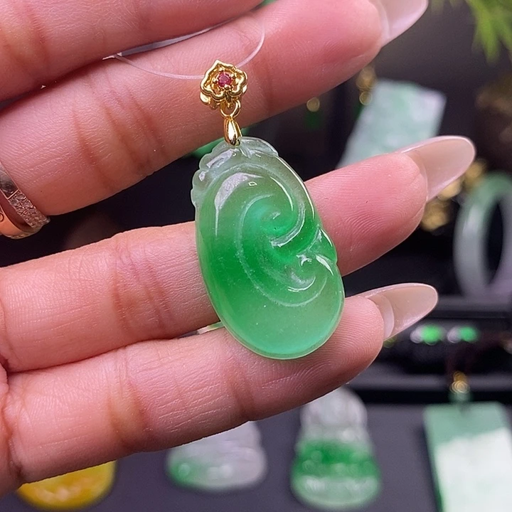 翡翠未镶嵌吊坠(赠链)