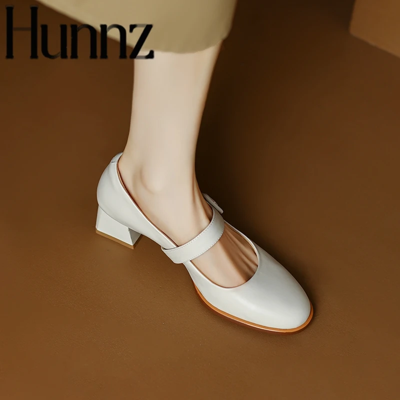 hunnz圆头白色玛丽珍粗跟一字扣单鞋女春夏伴娘婚鞋浅口高跟大码4