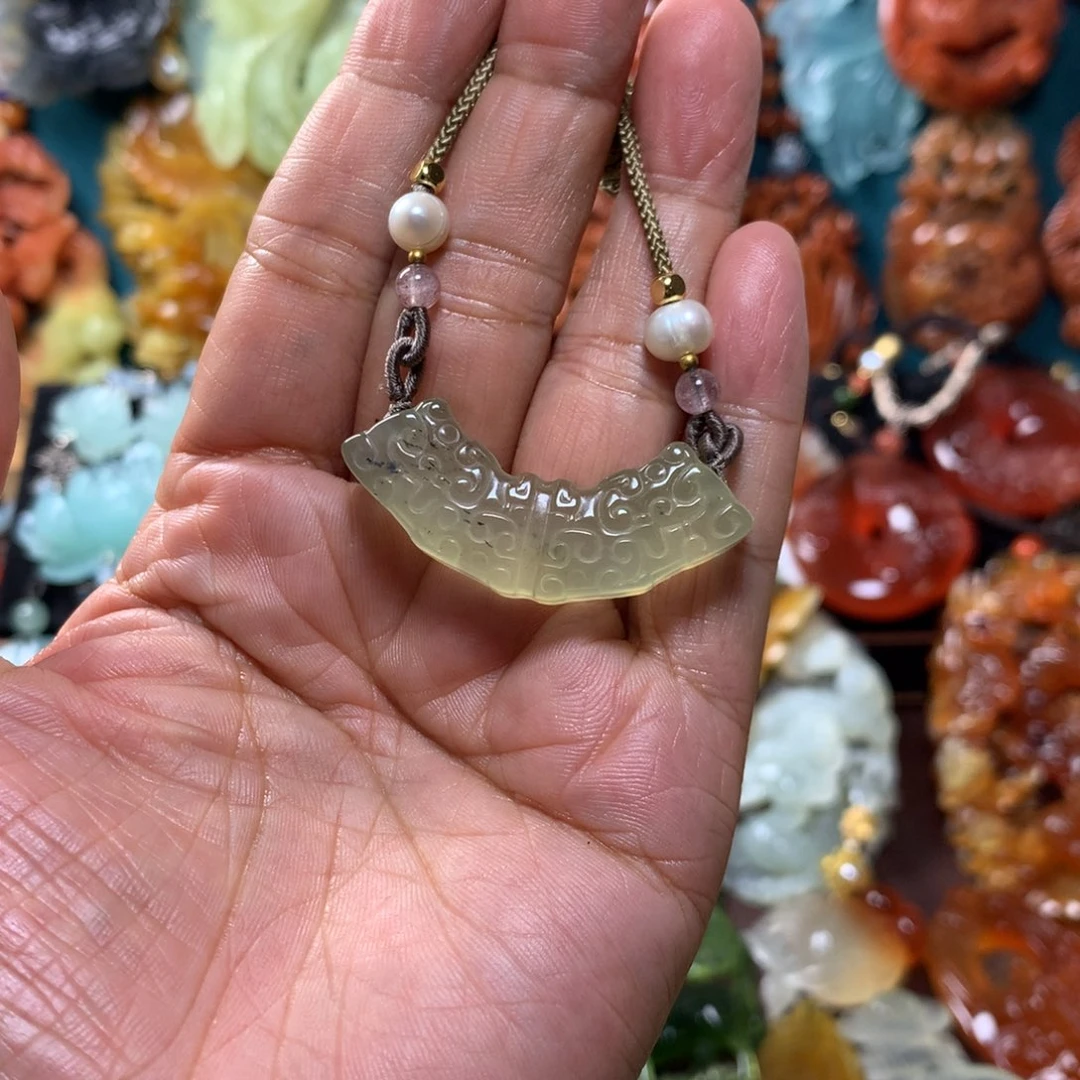 蛇纹石玉挂坠未镶嵌