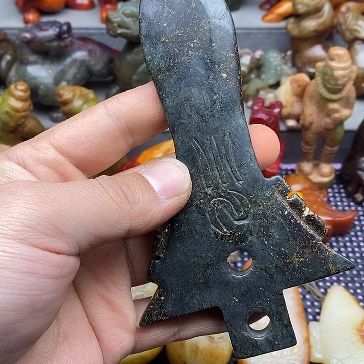 未镶嵌蛇纹石玉颈饰