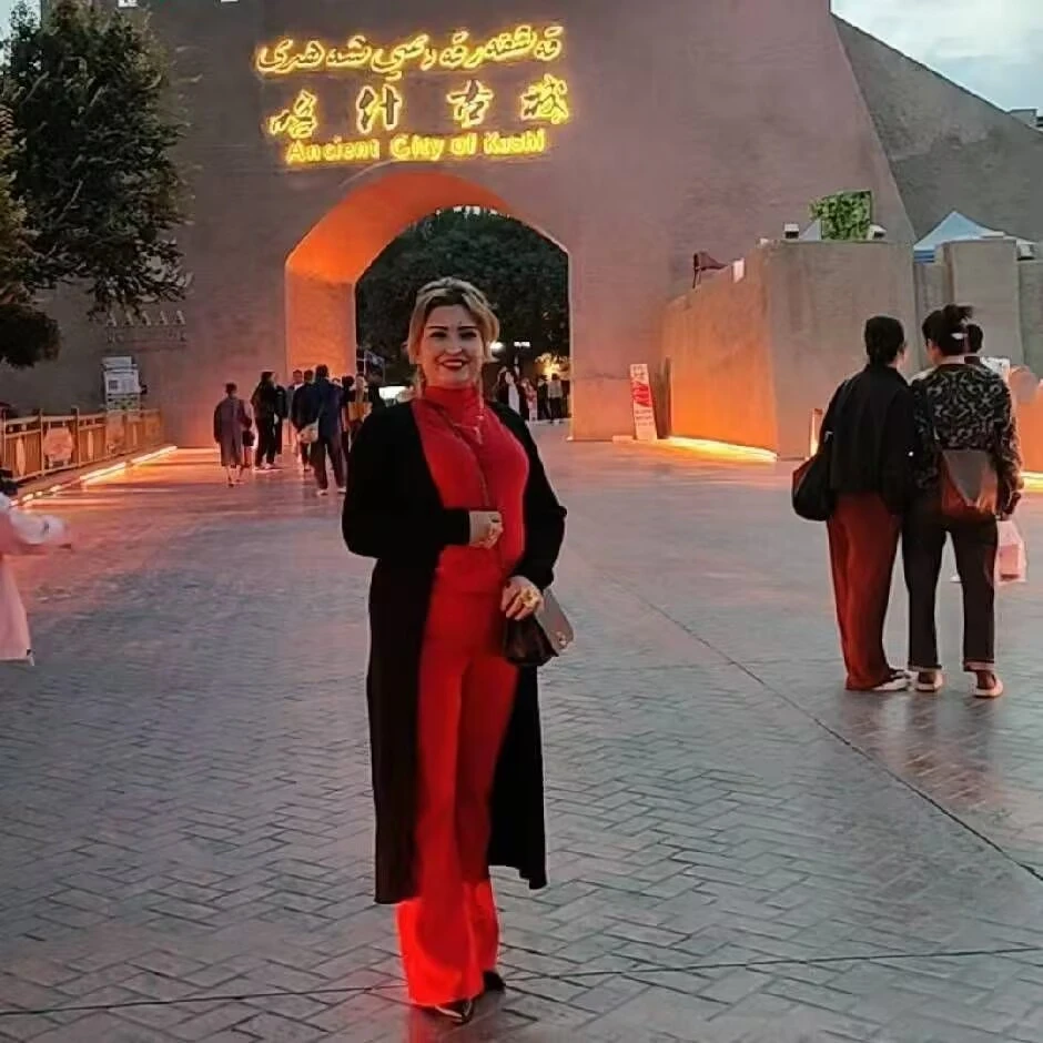 秋冬新年新款高领打底显瘦女装洋气重工小衫时尚修身长袖T恤上衣