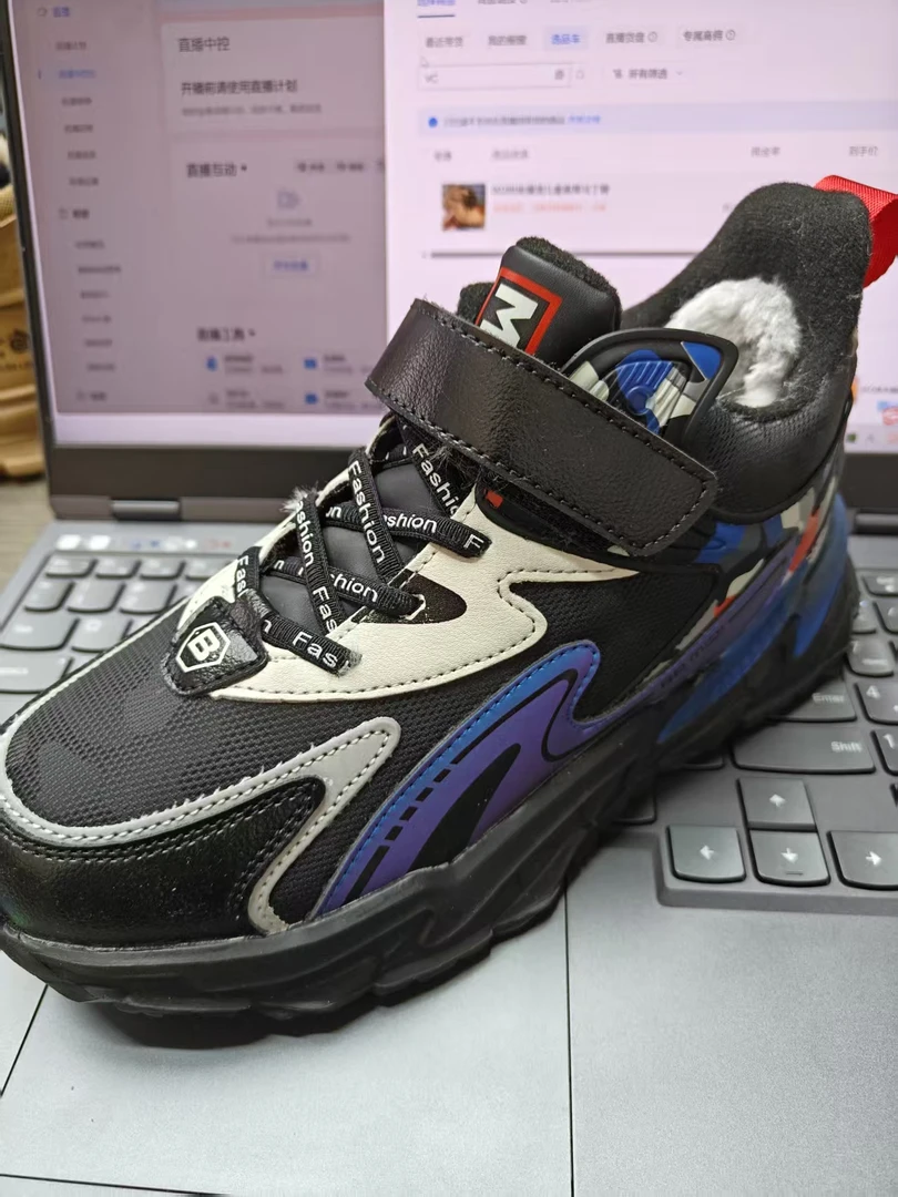 096新款时尚运动高帮板鞋百搭