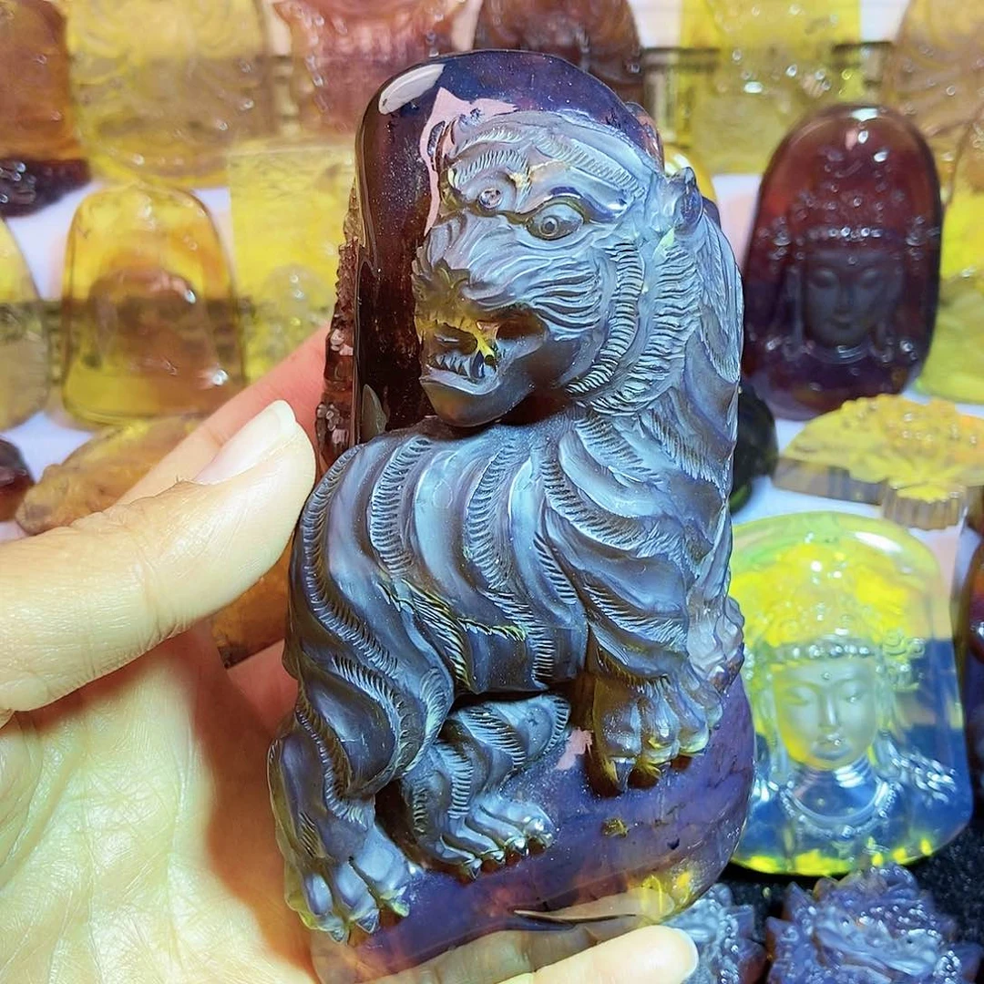 琥珀颈饰未镶嵌老虎