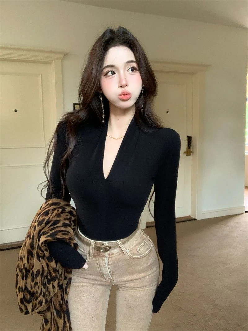 V领辣妹修身长袖t恤女秋冬2025新款黑色打底衫纯欲内搭显瘦上衣潮