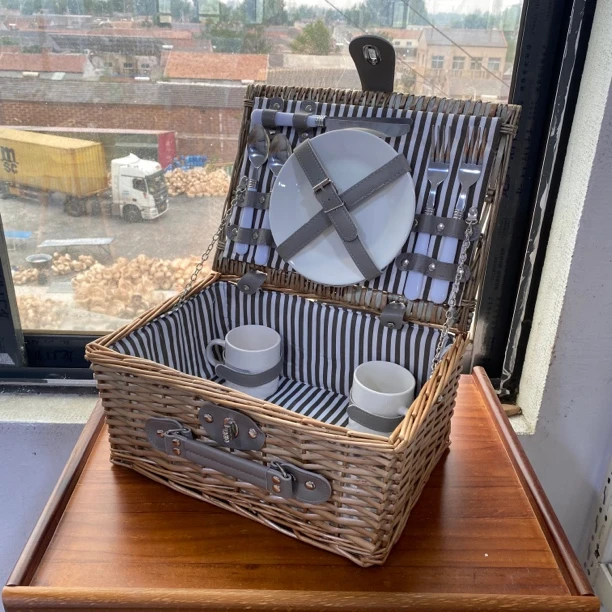 353柳编创意布艺便携含整套餐具野餐篮