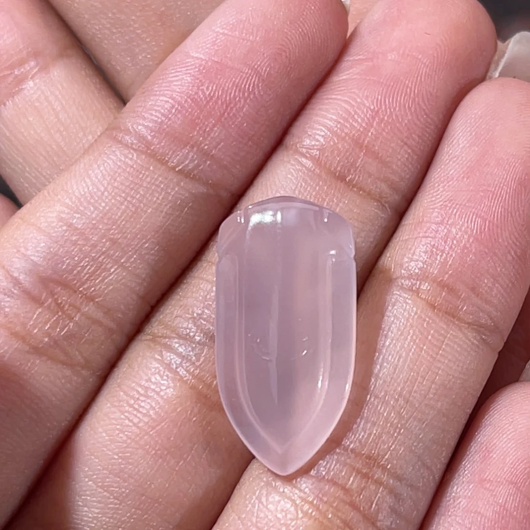 玛瑙/玉髓中洞子八刀蝉23.5x11.7mm未镶嵌