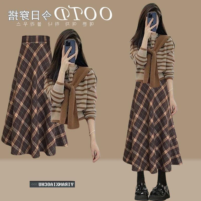 秋季搭配一整套女2025新款减龄披肩针织毛衣格子半身裙三件套装潮