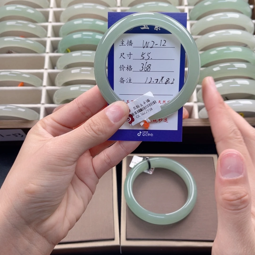 兔****东陵石未镶嵌手镯