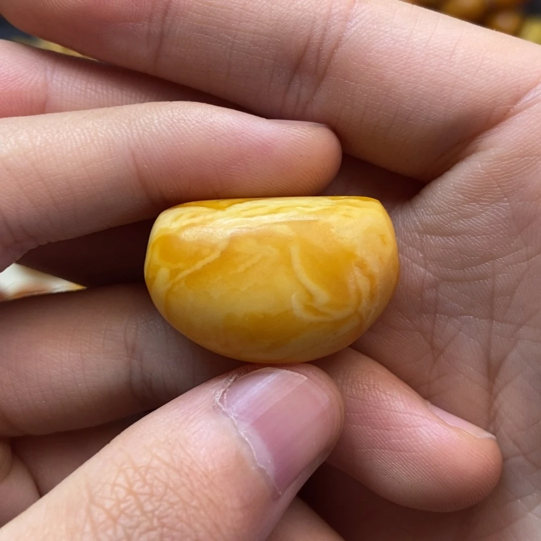 蜜蜡未镶嵌珠宝奇石